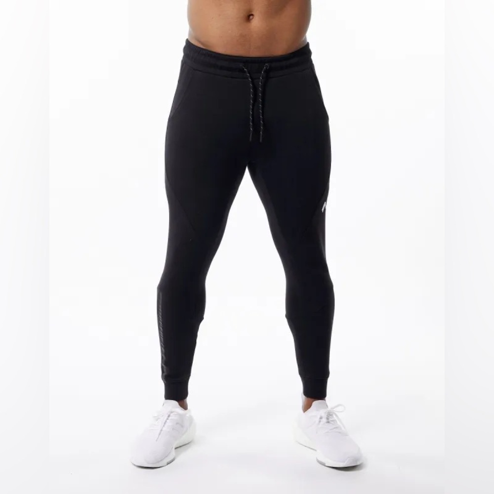 ALPHALETE ELMTS Cuffed Jogger in black S